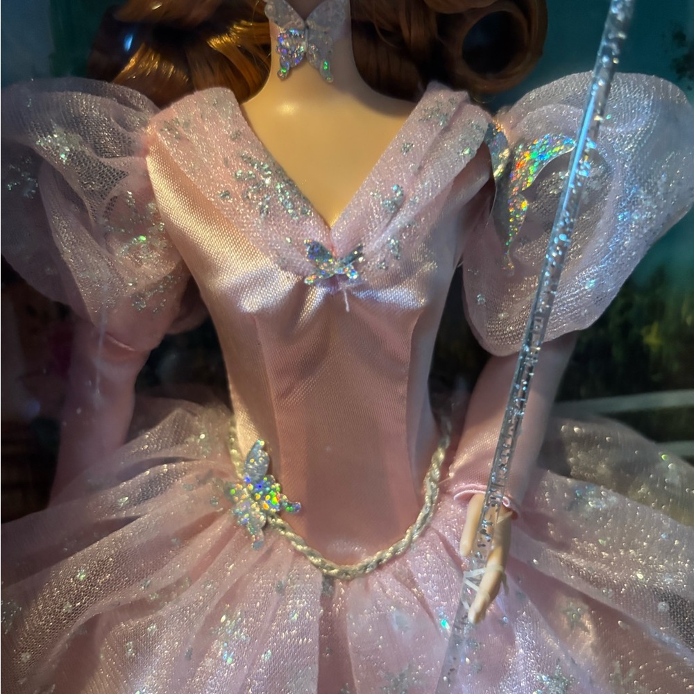 Glinda the witch of the North from the The Wizard of Oz”. - Picture 3 of 7